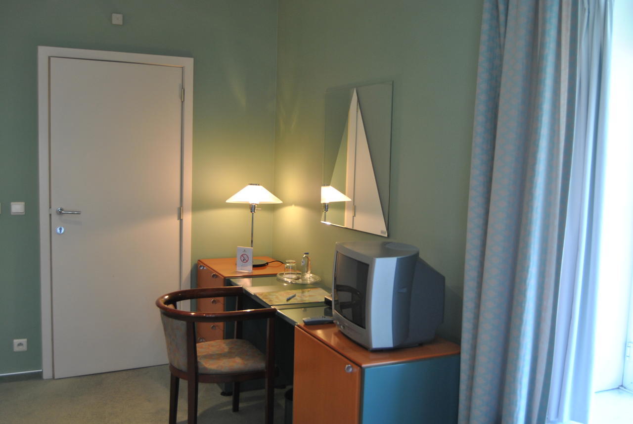 Greenpark Hotel Sint-Pieters-Leeuw Zimmer foto